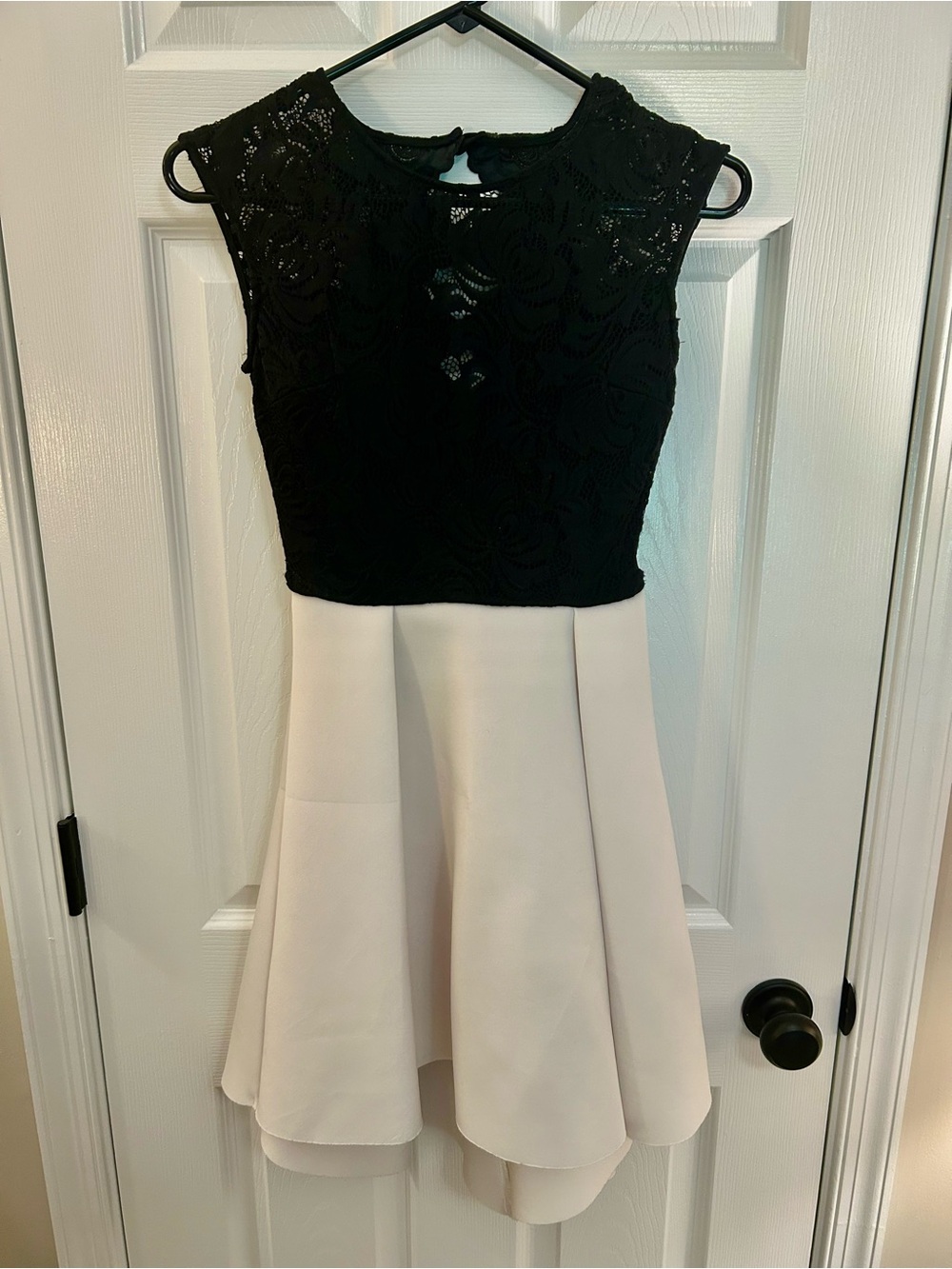 B. Darlin Black Lace Ivory Fit & Flare Party Dress Size 1/2